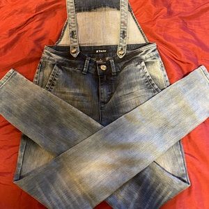 NWOT Cute jean overalls!